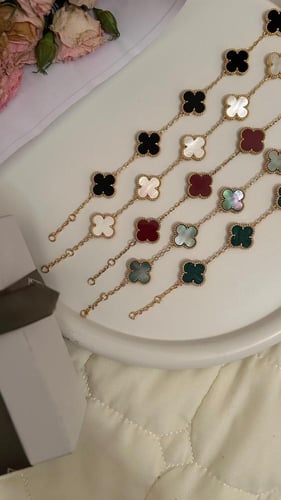 أسوارة Van cleef ذهبي ملون