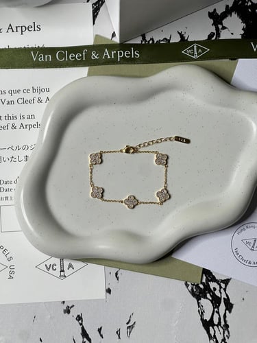 إسوارة Van cleef اذهبي كرستالات