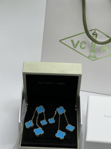 حلق Van cleef الأكثر طلباً