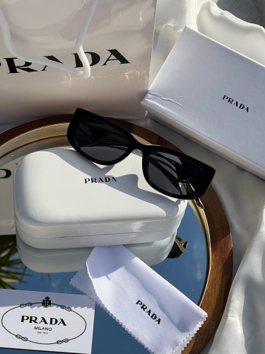 نظارة PRADA المشهورة أطار ذهبي