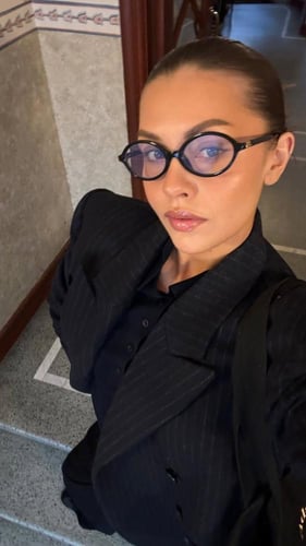 نظارة MIU MIU بيضاوي - أطار اسود عدسة شفافة