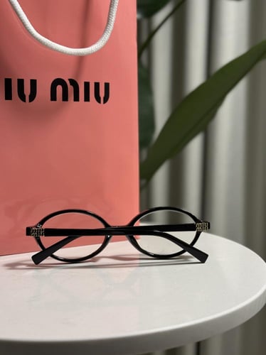 نظارة MIU MIU بيضاوي - أطار اسود عدسة شفافة