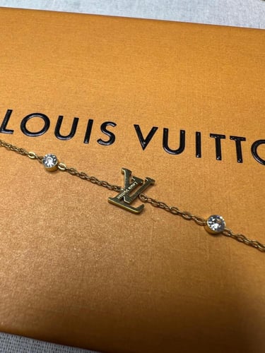 إسوارة LOUIS VUITTON معدن ذهبي