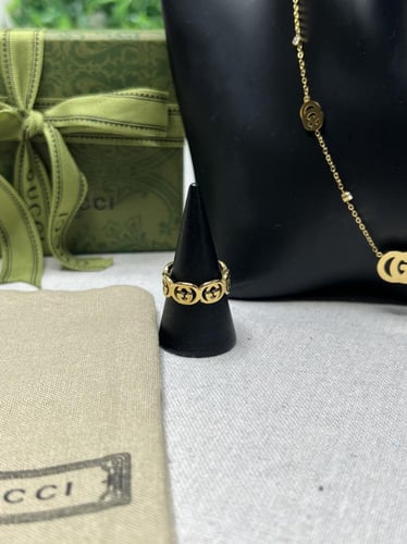 طقم GUCCI ذهبي