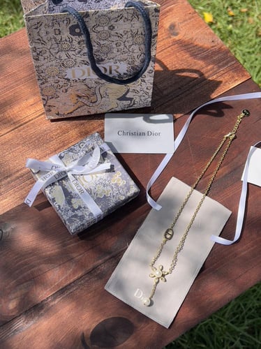 سلسال Dior ذهبي - لؤلؤة