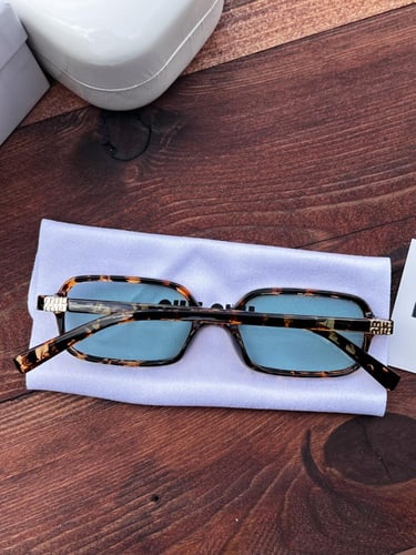 مجموعة نظارة miu miu