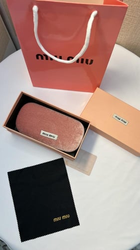 ملحقات miu miu - الوردية