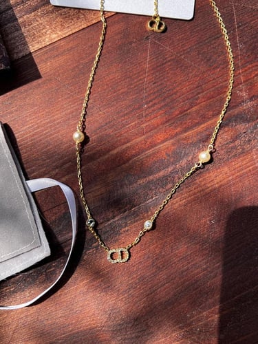 سلسال Dior ذهبي - لؤلؤة