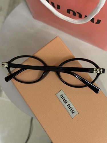نظارة MIU MIU بيضاوي - أطار اسود عدسة شفافة
