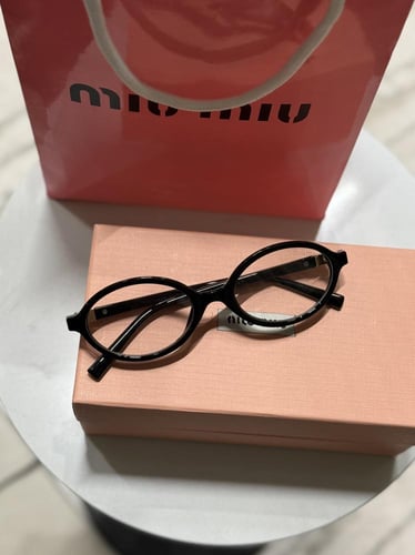 نظارة MIU MIU بيضاوي - أطار اسود عدسة شفافة