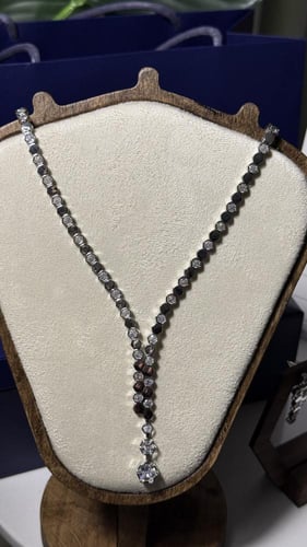 سلسال مع حلق شوميه - شكل خلية - لون فضي