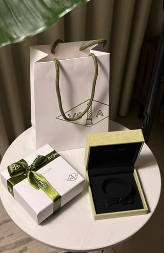 إسوارة Van cleef ذهبي