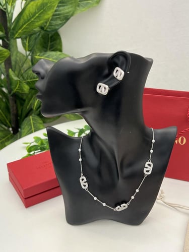 سلسال مع حلق VALENTINO فضي