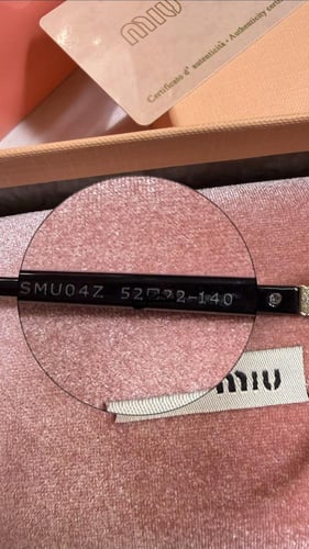 نظارة MIU MIU بيضاوي - أطار اسود عدسة شفافة