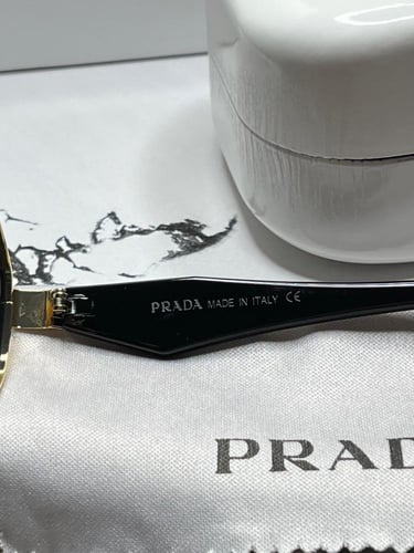 نظارة PRADA المشهورة أطار - أسود
