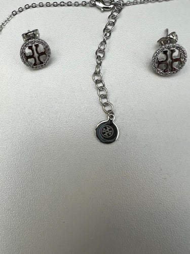 سلسال TORY BURCH - فضي بلؤلؤ