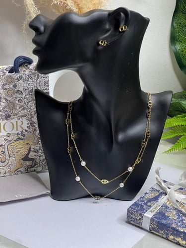 سلسال Dior معدن ذهبي