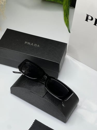 نظارة PRADA المشهورة
