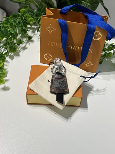 ميدالية مفاتيح لويس فيتون