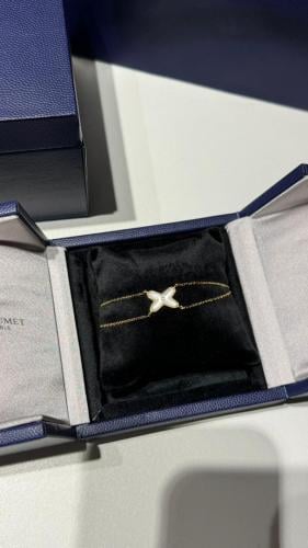 اسوارة CHAUMET ذهبي
