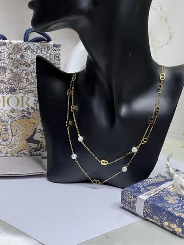 سلسال Dior معدن ذهبي