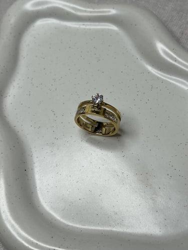 نحت على الخاتم ليزر