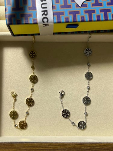 إسوارة TORY BURCH معدن ذهبي بفصوص