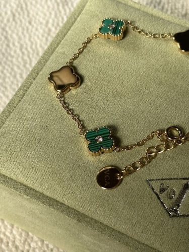 إسوارة Van cleef معدن ذهبي لون أخضر