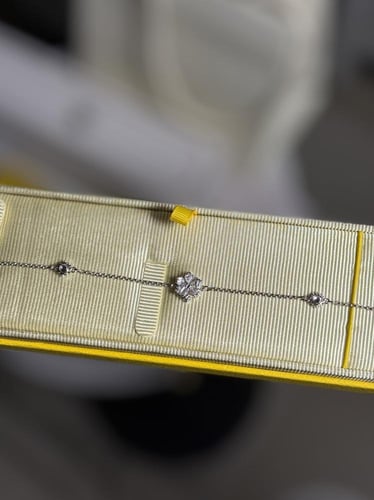 اسوارة سوارفيسكي فضي - كرستالة فضي