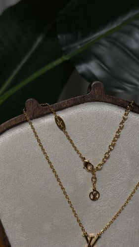 سلسال LOUIS VUITTON ذهبي