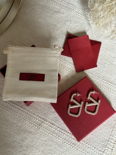 حلق VALENTINO ذهبي