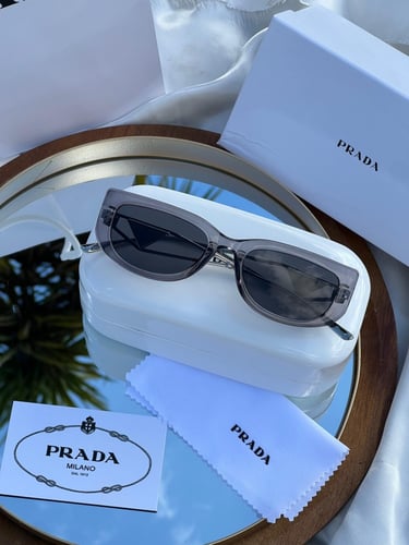 نظارة PRADA المشهورة