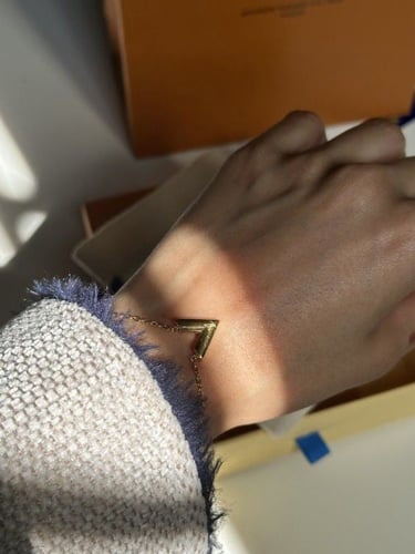 إسوارة LOUIS VUITTON معدن ذهبي