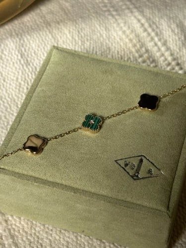 إسوارة Van cleef معدن ذهبي لون أخضر