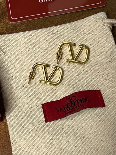 حلق VALENTINO ذهبي