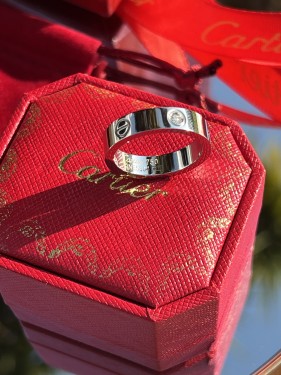 خاتم carter الفضي بفصوص