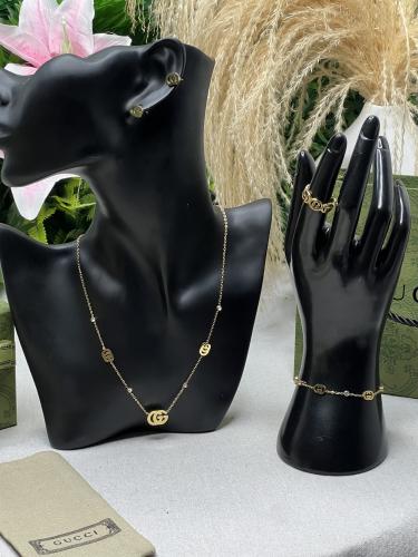 طقم GUCCI ذهبي