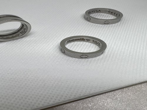 نحت على الخاتم ليزر