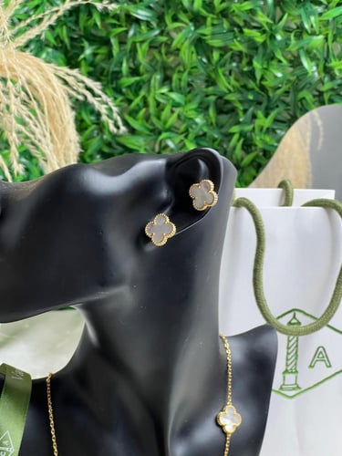 سلسال Van cleef المميز ذهبي - لؤلؤي