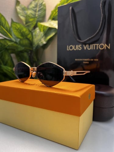 نظارة LOUIS VUITTON- اطار ذهبي - عدسة اسود فاتح