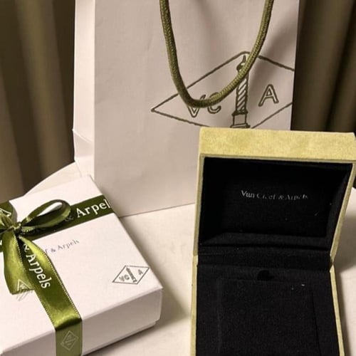 حلق Van cleef أسود