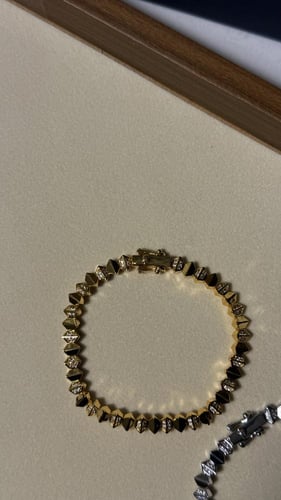 إسوارة Down- apm ( فضي -ذهبي )