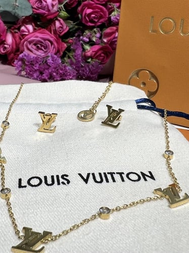 سلسال LOUIS VUITTON ذهبي