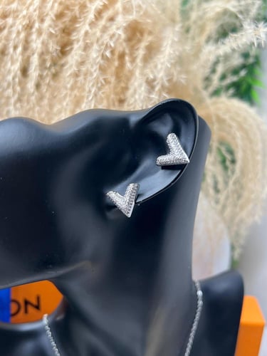 طقم لويس فيتون