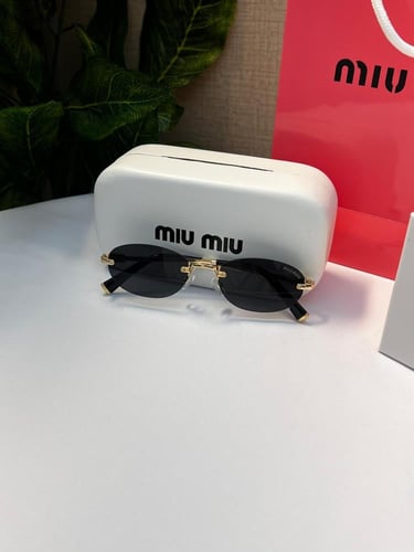 نظارة miu miu أطار ذهبي عدسة أسود