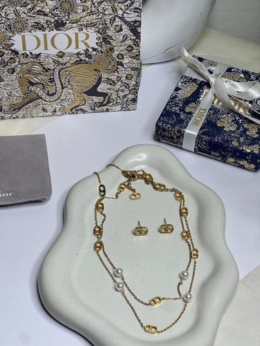سلسال Dior معدن ذهبي