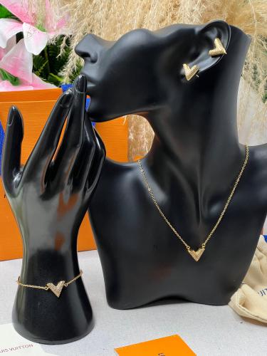 طقم لويس فيتون