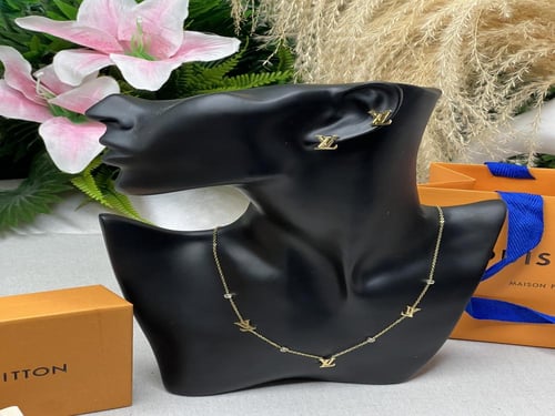 طقم لويس فيتون