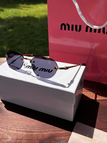 نظارة MIU MIU أطار ذهبي - عدسة أسود