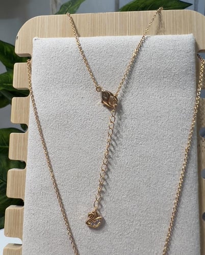 سلسال سوارفيسكي فضي كريستالة